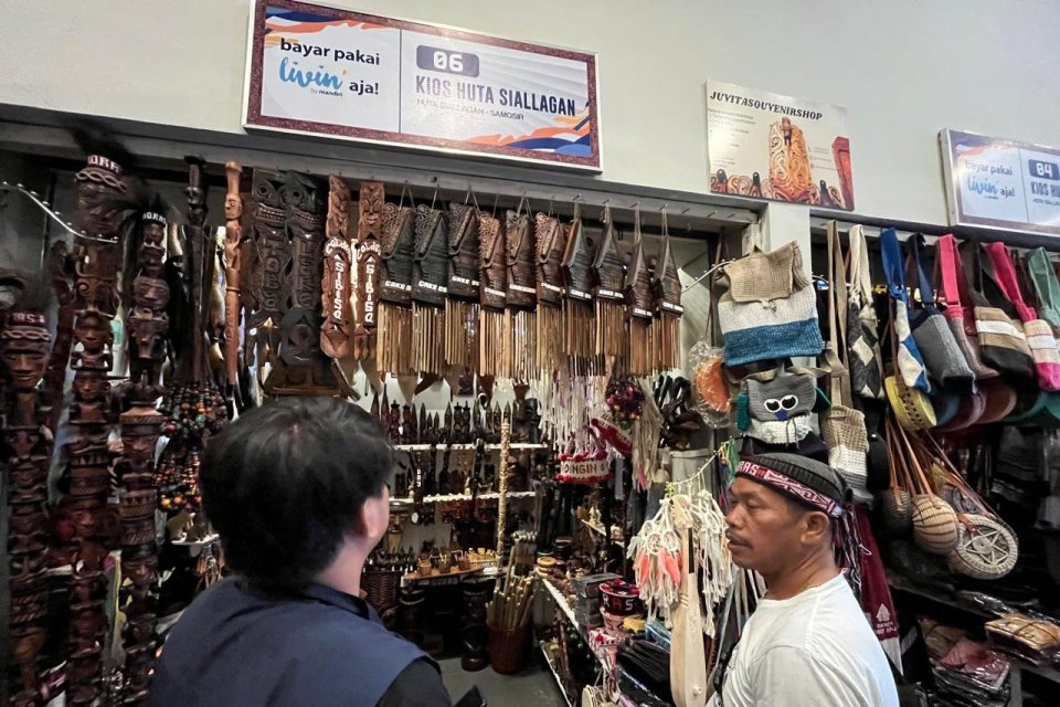 Cerita UMKM di Samosir, Omzet Naik Karena Banyak Pengunjung Pakai&nbsp;QRIS