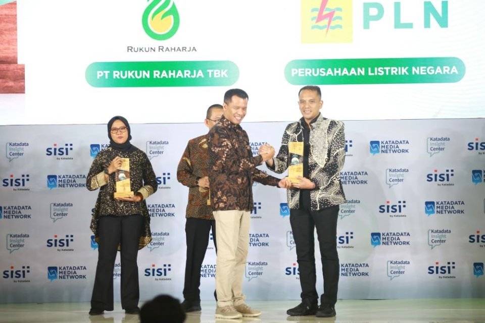 Kedepankan Aspek Keberlanjutan, PLN Raih ESG Awards Sektor Energi di SAFE&nbsp;2024