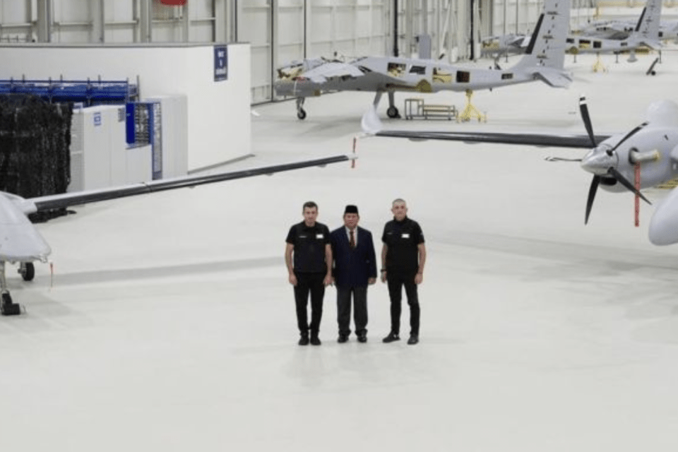 Prabowo Cek Pesawat Tempur Tanpa Awak Turki di Bayraktar Istanbul, Mau&nbsp;Beli?