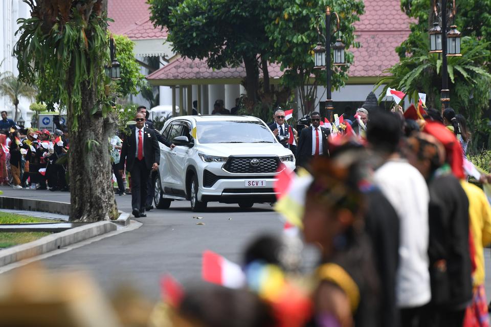 Jokowi Gunakan Mobil Innova di Tengah Kunjungan Paus Fransiskus ke&nbsp;Indonesia