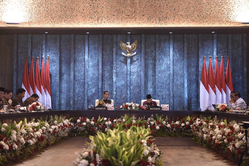 Jokowi Larang Menteri Buat Kebijakan Ekstrem saat Transisi Pemerintahan&nbsp;Prabowo